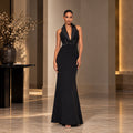 Vestido largo negro estilo esmoquin con lazo